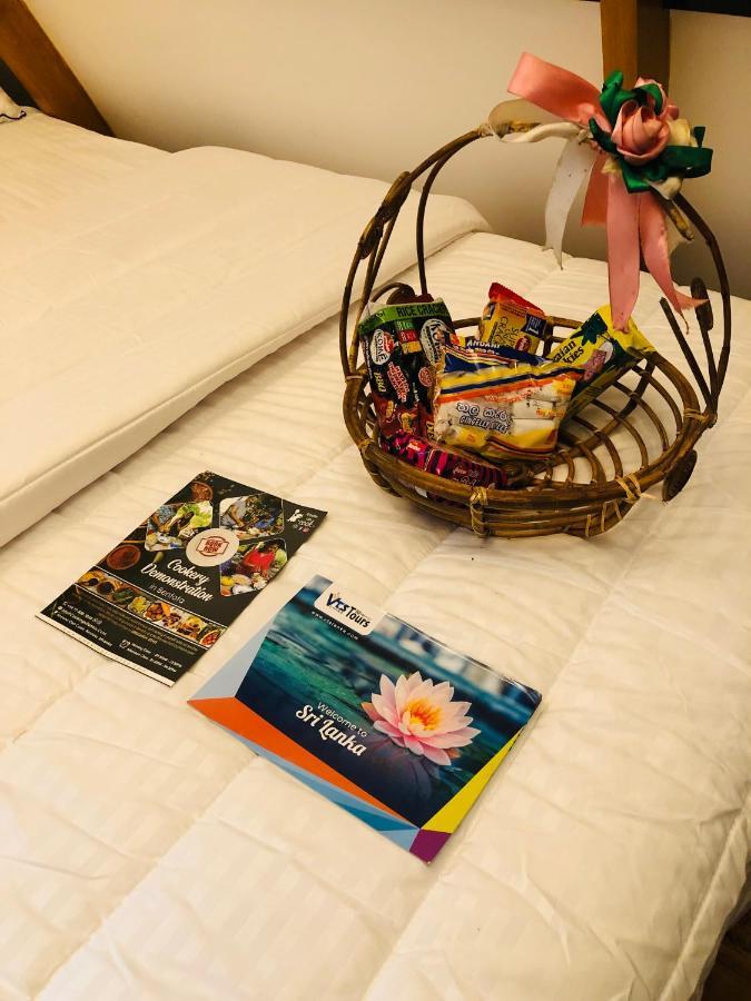 The We2 "Wildwood Elegance Escape" Bed and Breakfast Induruwa Εξωτερικό φωτογραφία